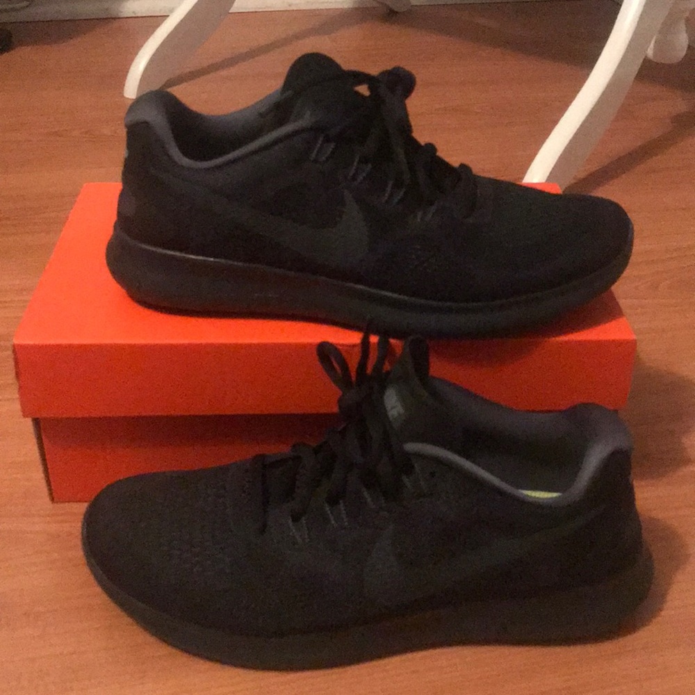 Nike Free Run 2017 Black-Women’s size 8